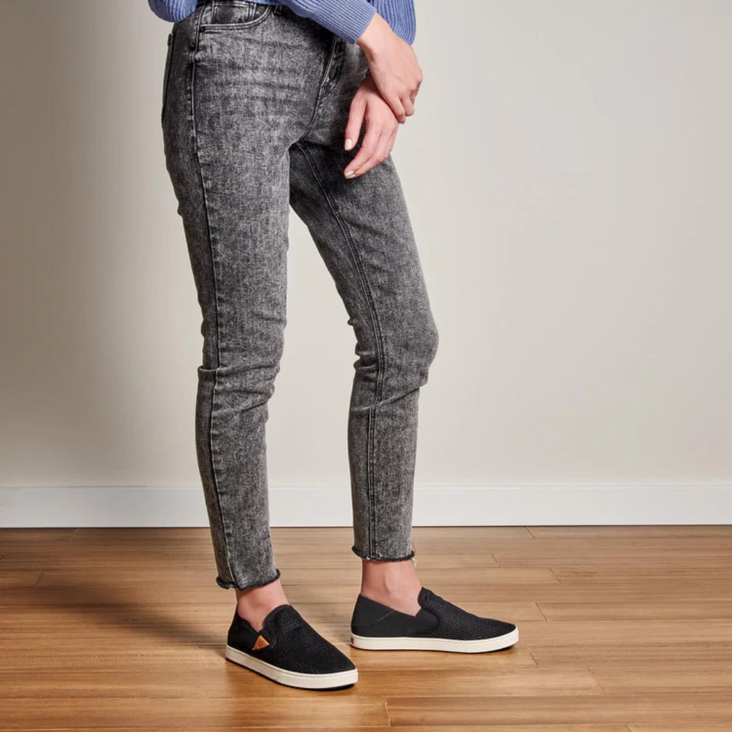 OLUKAI - PEHUEA (WOMENS) | BLACK/BLACK