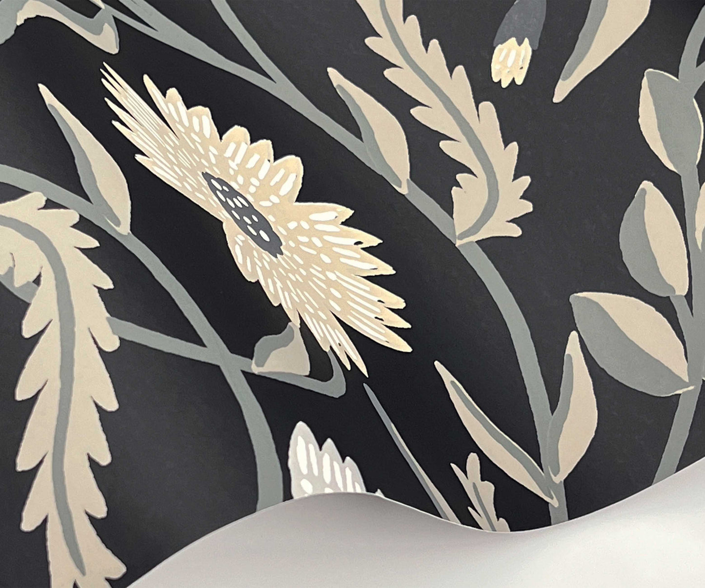 Aster Wallpaper Sample - Black